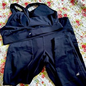 Fabletics workout set. Sports bra & leggings